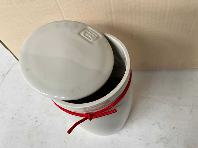 Fair trade voorraadpot ‘cha’ keramiek cremè hoogte +/- 18,5cm (16x) - afbeelding 4 van  4