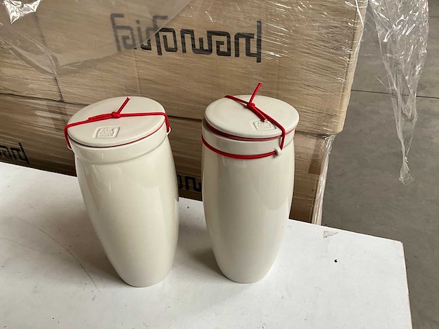 Fair trade voorraadpot ‘cha’ keramiek cremè hoogte +/- 25cm (192x) - afbeelding 1 van  8