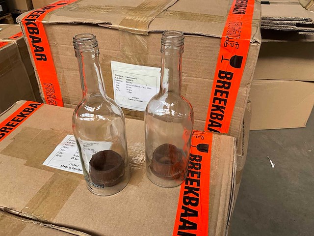 Fair trade waxinelichthouder ‘fles’ transparant glas/hout +/- 24cm hoog (155x) - afbeelding 1 van  2