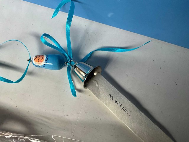 Fairtrade decoratieve hanger met belletje (26x) - afbeelding 3 van  4