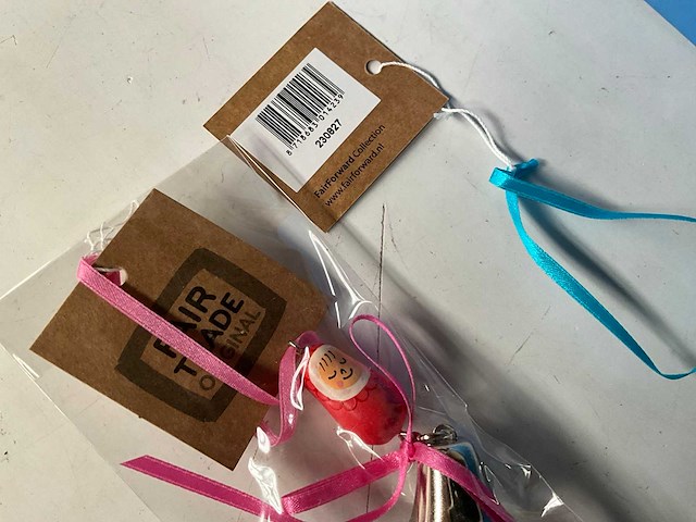 Fairtrade decoratieve hanger met belletje (26x) - afbeelding 4 van  4