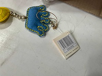 Fairtrade decoratieve kleurrijke kinder hanger (108x) - afbeelding 6 van  7