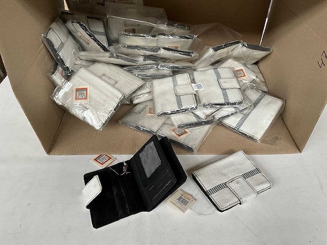 Fairtrade portemonnee (47x) - afbeelding 1 van  6