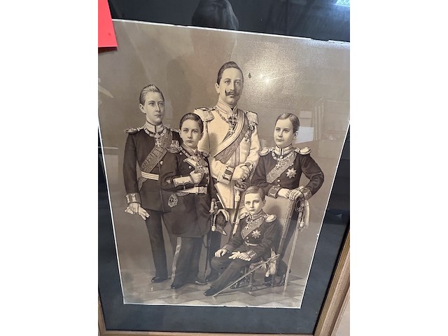 Familie foto duitse keizer wilhelm - afbeelding 2 van  2