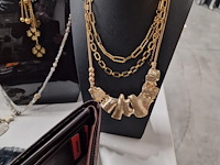 Fantasiejuwelen, bonnets, t-shirts - afbeelding 3 van  8