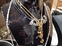 Fantasiejuwelen, bonnets, t-shirts - afbeelding 4 van  8