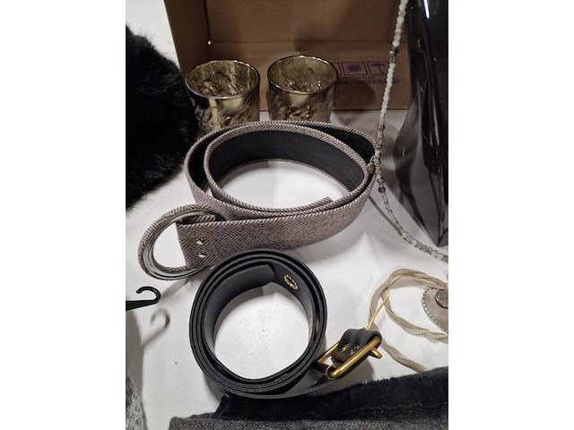 Fantasiejuwelen, bonnets, t-shirts - afbeelding 5 van  8