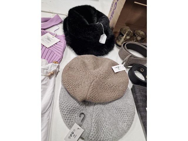 Fantasiejuwelen, bonnets, t-shirts - afbeelding 6 van  8