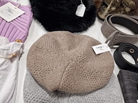 Fantasiejuwelen, bonnets, t-shirts - afbeelding 6 van  8