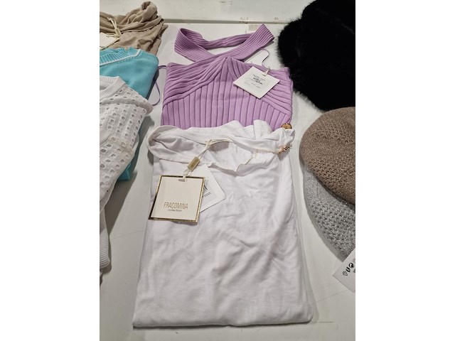 Fantasiejuwelen, bonnets, t-shirts - afbeelding 7 van  8