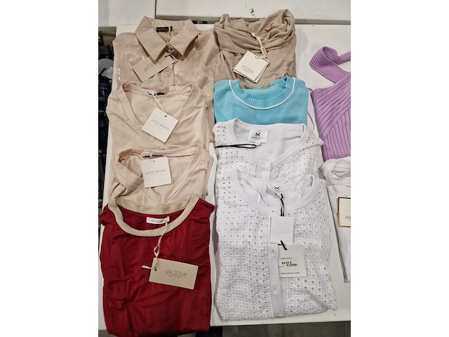 Fantasiejuwelen, bonnets, t-shirts - afbeelding 8 van  8