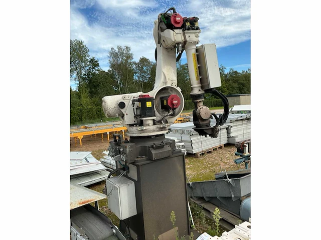 Fanuc r-2000ia 165f industriële robot - afbeelding 8 van  8