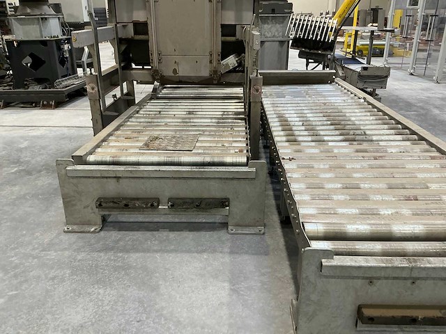 Fanuc r-2000ib 125l complete robotinstallatie - afbeelding 6 van  16