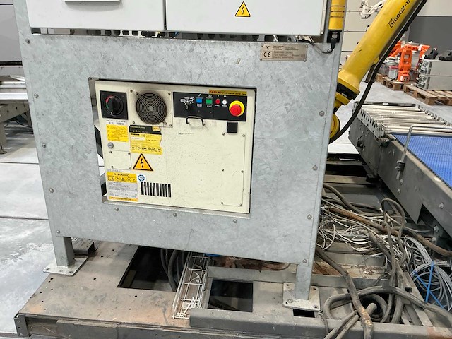 Fanuc r-2000ib 125l complete robotinstallatie - afbeelding 3 van  12