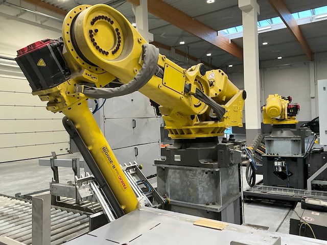 Fanuc r-2000ib 125l complete robotinstallatie - afbeelding 12 van  16