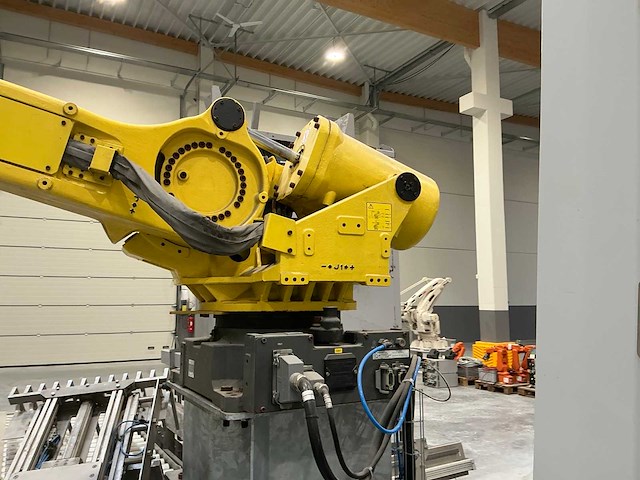 Fanuc r-2000ib 125l complete robotinstallatie - afbeelding 13 van  16