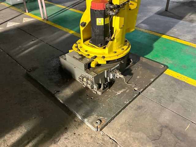 Fanuc s-420 if industriële robot - afbeelding 4 van  15