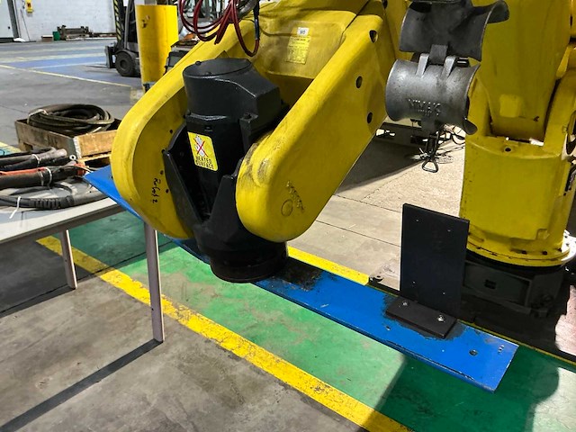 Fanuc s-420 if industriële robot - afbeelding 12 van  15