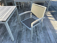Farmers weave terrastafels (6x) + stoelen (24x) - afbeelding 3 van  7