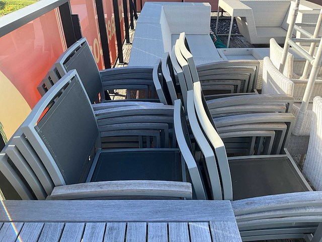 Farmers weave terrastafels (6x) + stoelen (24x) - afbeelding 7 van  7