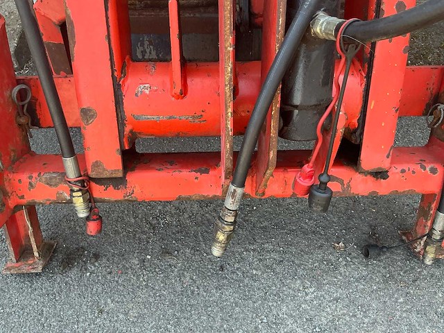 Farmi hydraulische balengrijper met hefmast - afbeelding 4 van  13