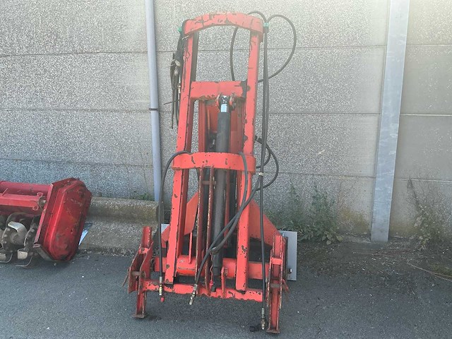 Farmi hydraulische balengrijper met hefmast - afbeelding 6 van  13