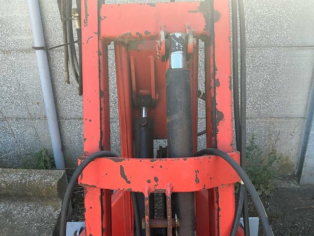 Farmi hydraulische balengrijper met hefmast - afbeelding 9 van  13