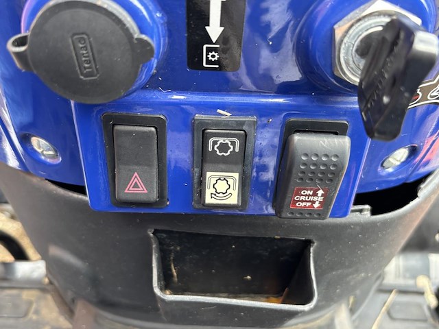 Farmtrac 26pk tractor - afbeelding 1 van  31