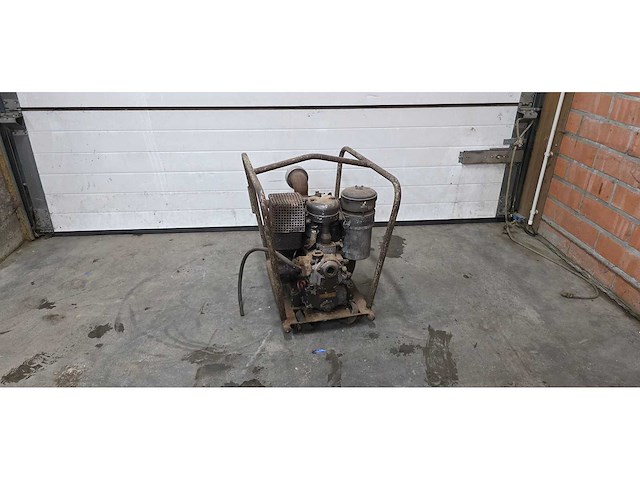 Farymann - legerwaterpomp - afbeelding 3 van  4