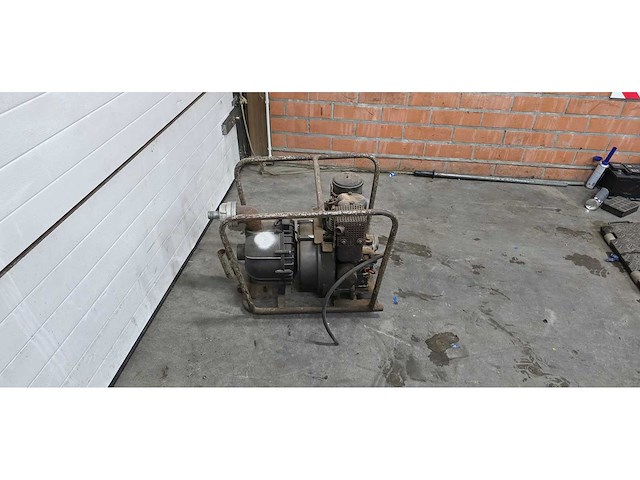 Farymann - legerwaterpomp - afbeelding 4 van  4