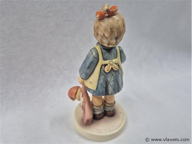 Fascination, little girl with doll - afbeelding 2 van  3