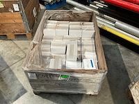 Fasteners m10x30 grote partij koppelstukken draadstangen - afbeelding 1 van  5