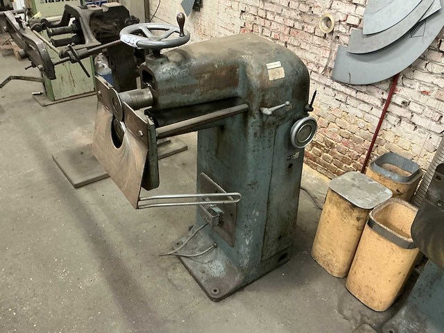 Fasti vintage elektrische bordeermachine - afbeelding 2 van  5