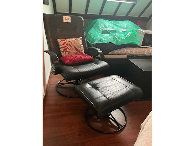Fauteuil en poef - afbeelding 1 van  2