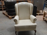 Fauteuil hoge rug beige stof (licht geschadigd)