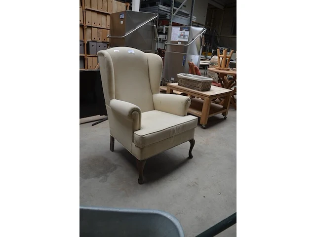 Fauteuil hoge rug beige stof (licht geschadigd) - afbeelding 3 van  5