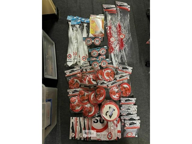 Feestartikelen - genk - afbeelding 143 van  146