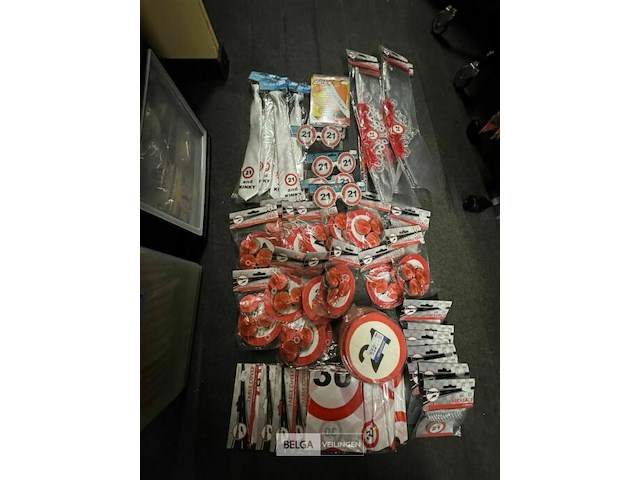 Feestartikelen - genk - afbeelding 144 van  146