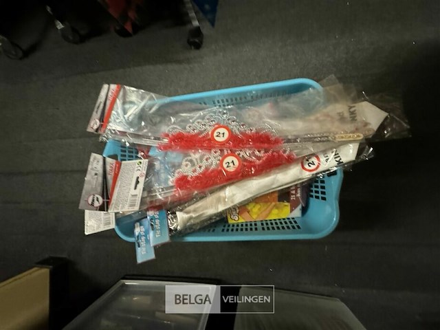 Feestartikelen - genk - afbeelding 146 van  146