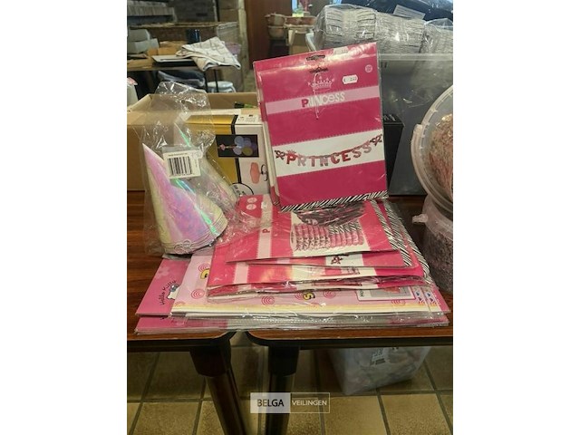 Feestartikelen - genk - afbeelding 136 van  146