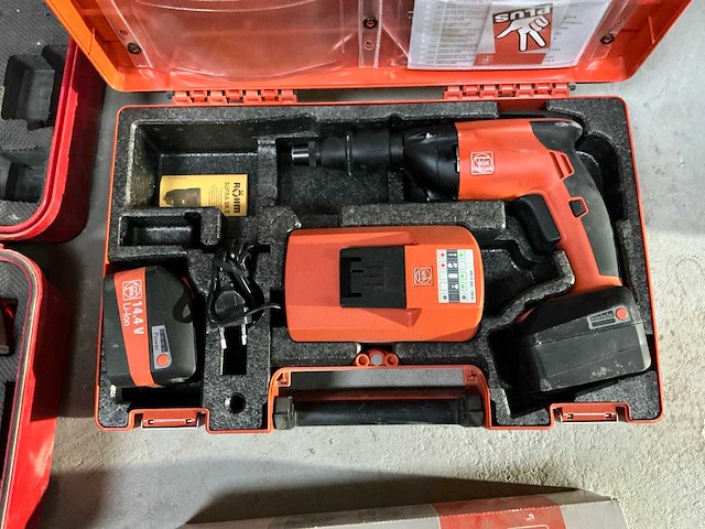 Fein decoupeerzaag aste638 + schroefmachine ascs4.8 - afbeelding 9 van  9