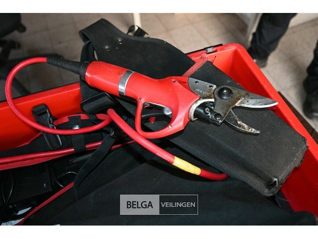 Felco elektrische snoeischaar met koffer - afbeelding 2 van  7
