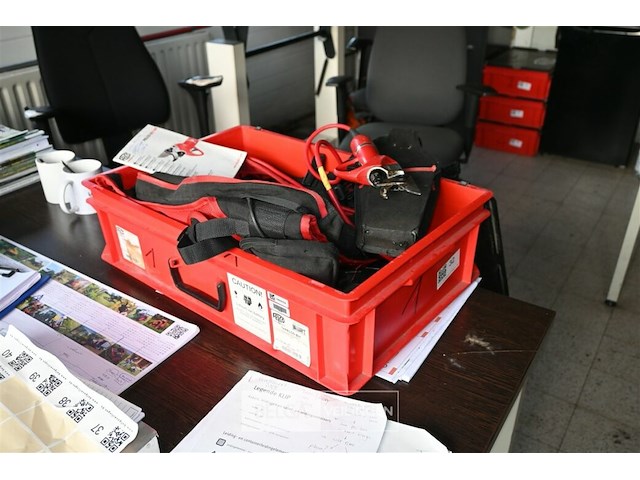 Felco elektrische snoeischaar met koffer - afbeelding 1 van  7