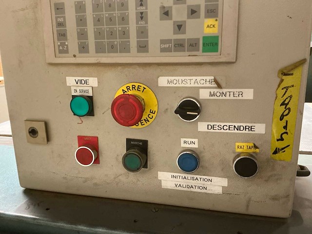 Femco horizontale lintzaagmachine - afbeelding 28 van  34