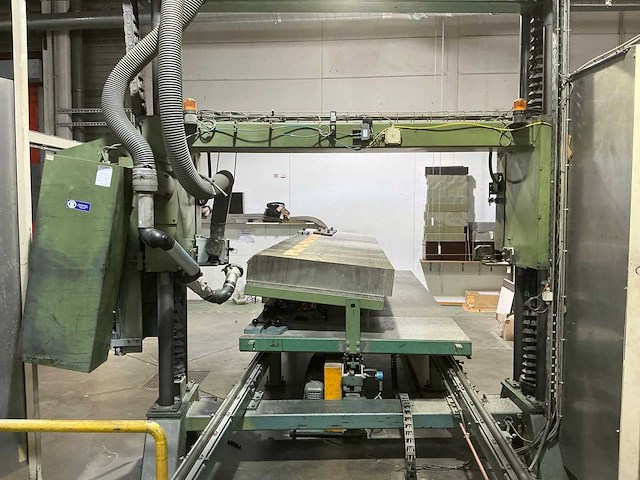 Femco horizontale lintzaagmachine - afbeelding 12 van  18