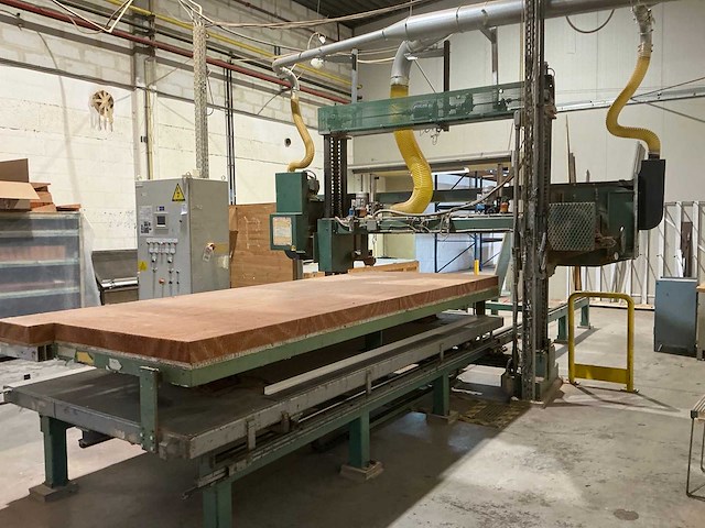 Femco horizontale lintzaagmachine - afbeelding 12 van  32