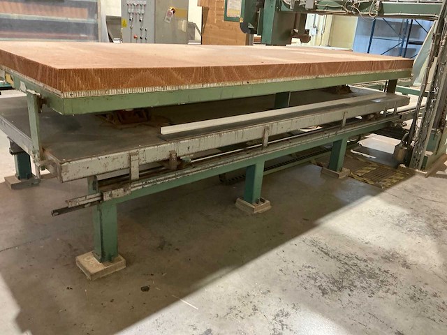 Femco horizontale lintzaagmachine - afbeelding 28 van  32