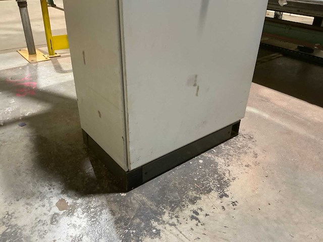 Femco horizontale lintzaagmachine - afbeelding 26 van  32