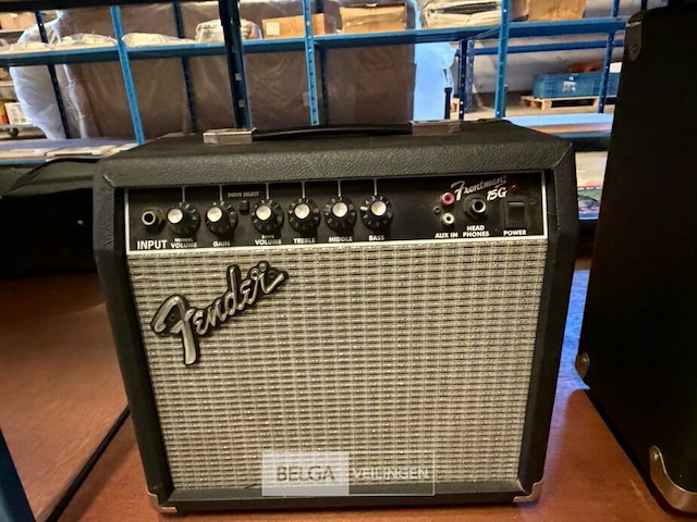 Fender frontman 15g gitaarversterker - afbeelding 1 van  3