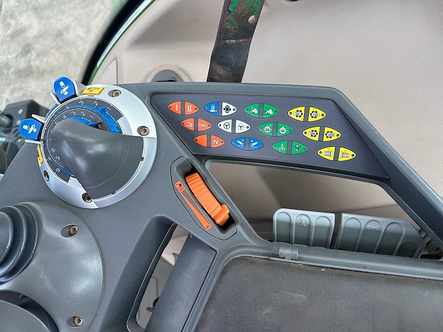 Fendt - 2019 - 718 vario - vierwielaangedreven landbouwtractor - afbeelding 39 van  48